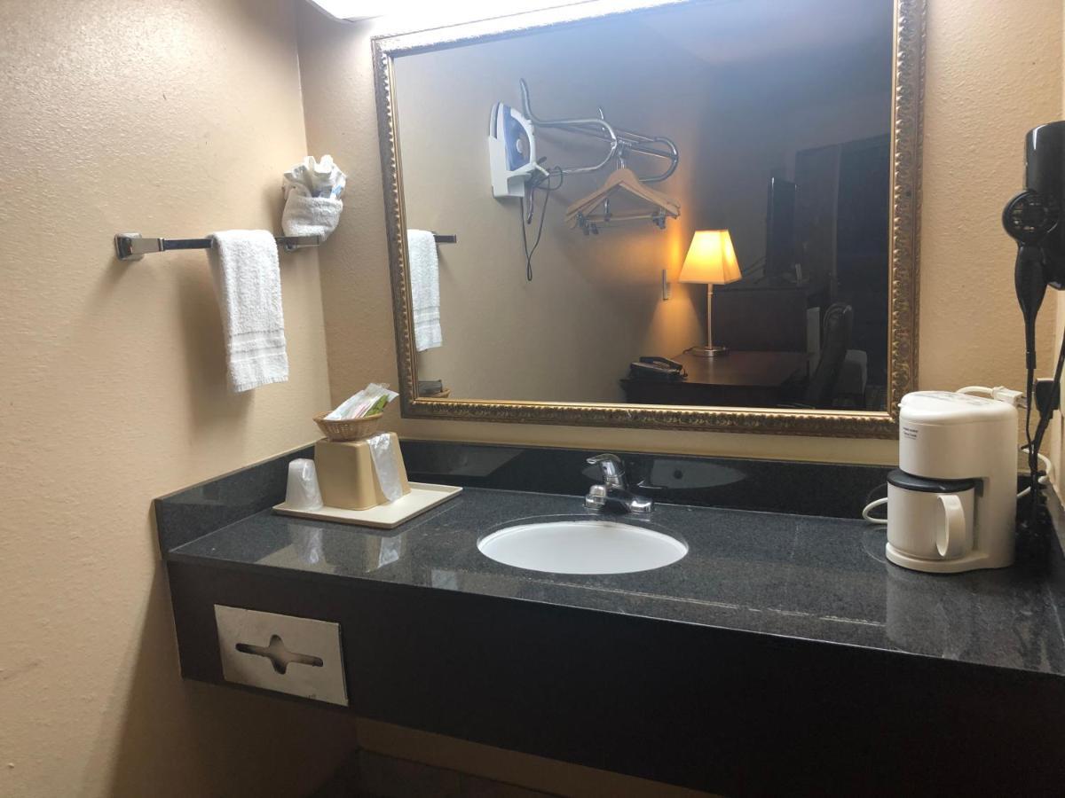Executive Inn Woodward Eksteriør bilde